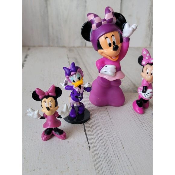 Disney best friends Daisy Duck Minnie Mouse race car track playset toy figure - Picture 2 of 14